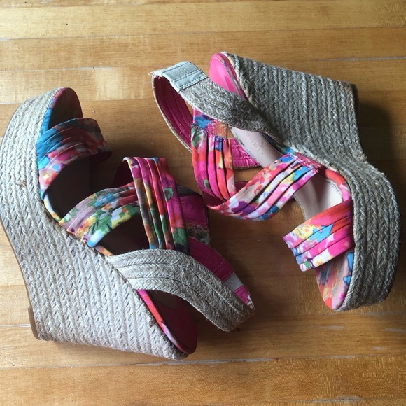 Gianni Bini Espadrilles 6.5M Heel height: 5 inches. - Picture 4 of 6